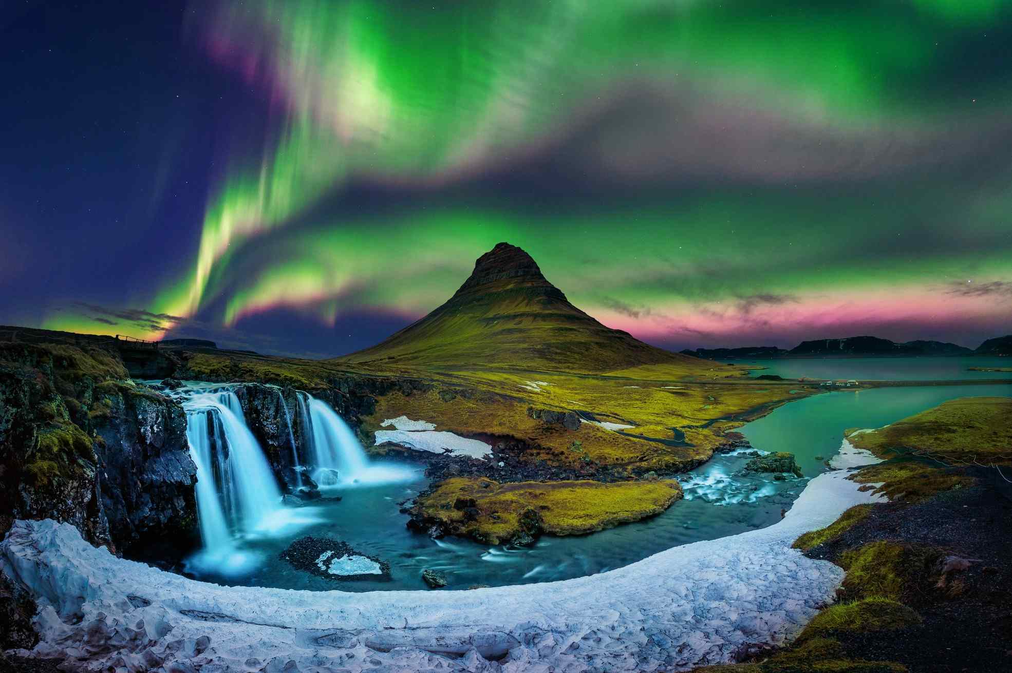 equinox-in-iceland-the-northern-lights-escapewithpro